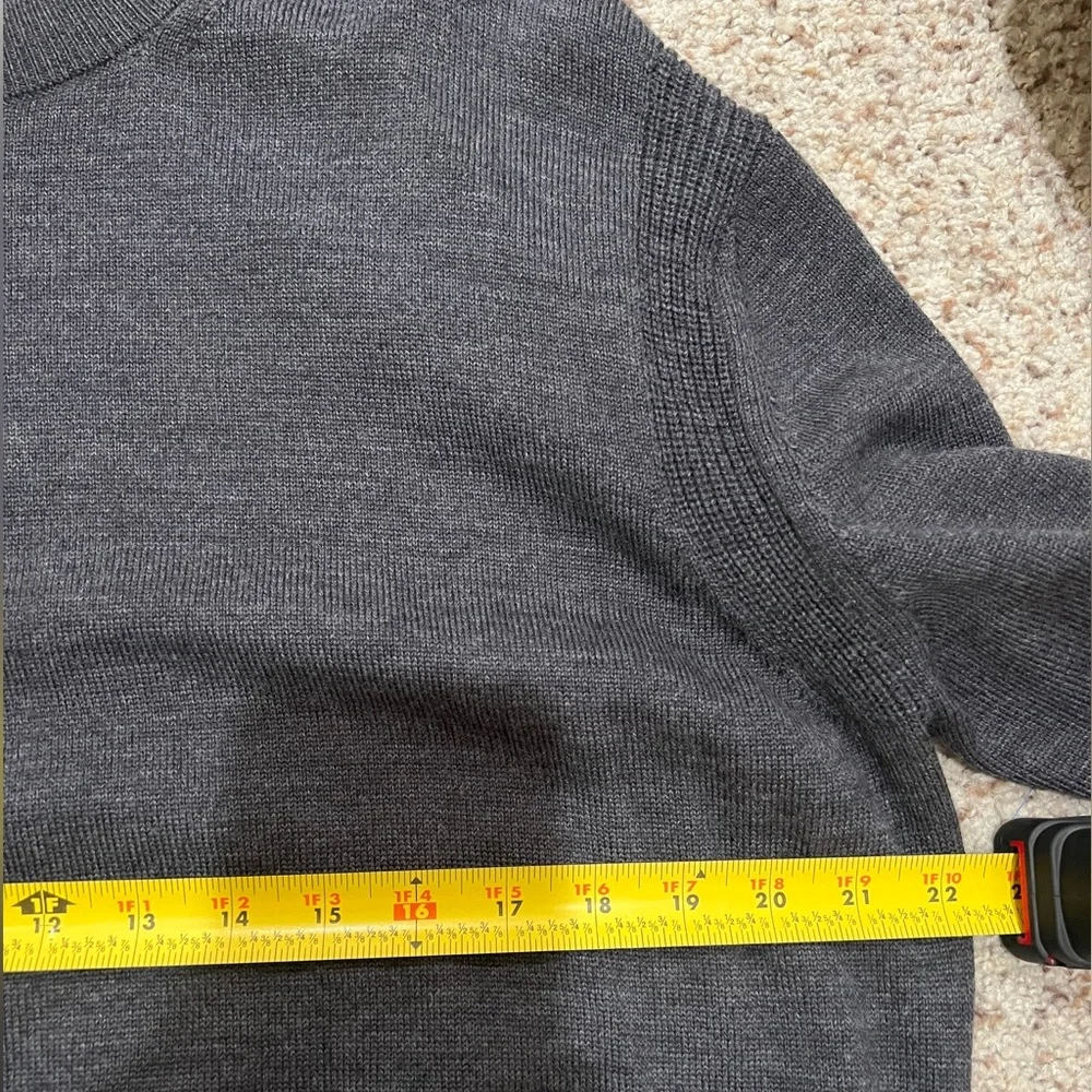 Frame Merino Wool Knit Gray Men’s sweater Size Medium closet Capsule‎ smart
